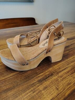 Free People Aurora Wrap Clog Sandals. Leather/Wood Heels Sz 37 7
